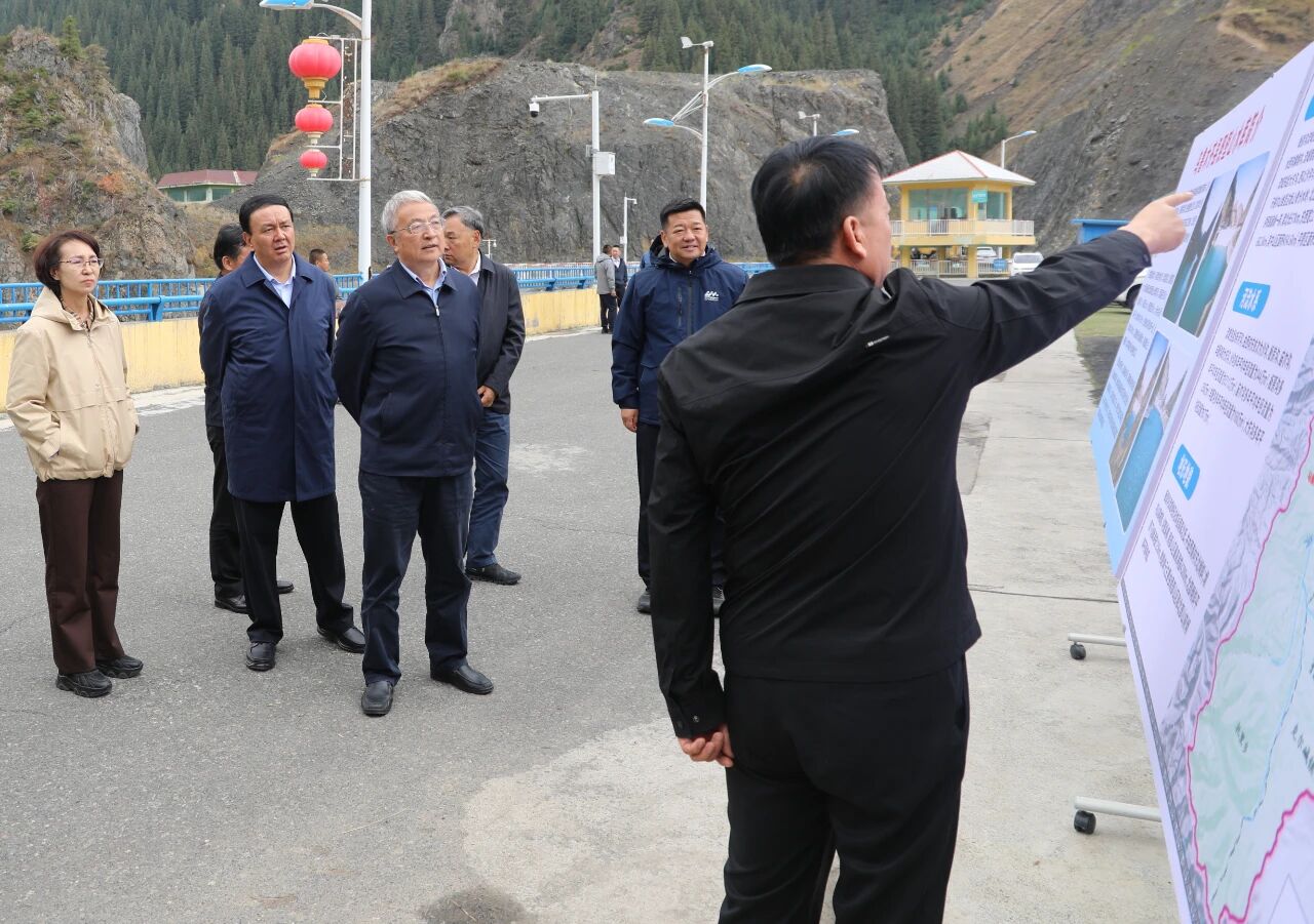 王光谦赴新疆开展水网规划建设调研